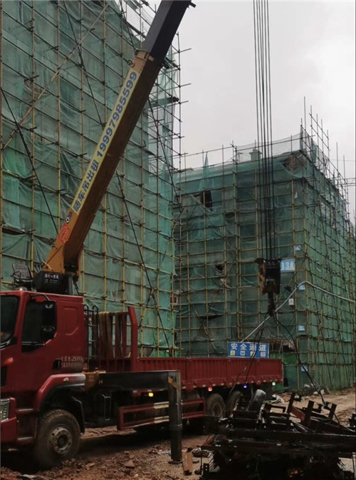 金台区“慢工细活”—— 吊车的 “微动控制” 技术